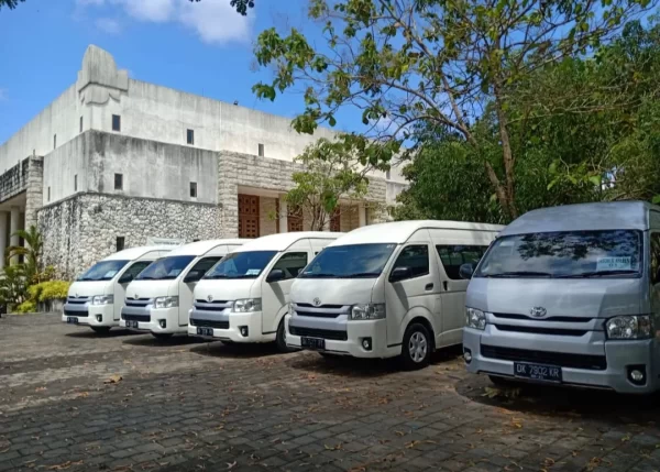 Perfect Group Travel in Bali – Toyota Hiace Available Now!