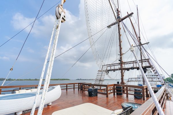 Bali Phinisi Sunset Cruises – Dine Beneath the Painted Skies - Image 4