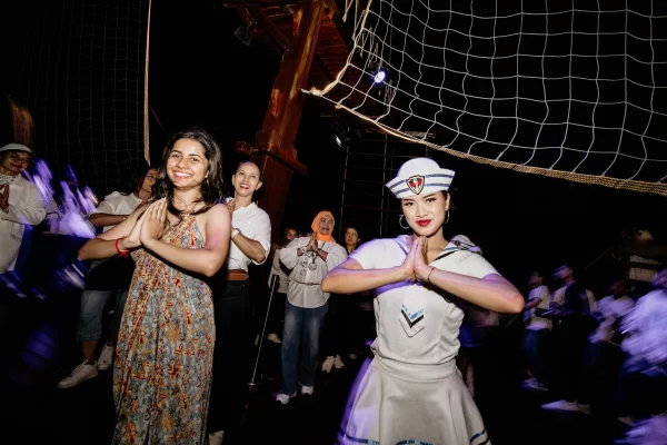 Bali Phinisi Sunset Cruises – Dine Beneath the Painted Skies - Image 5