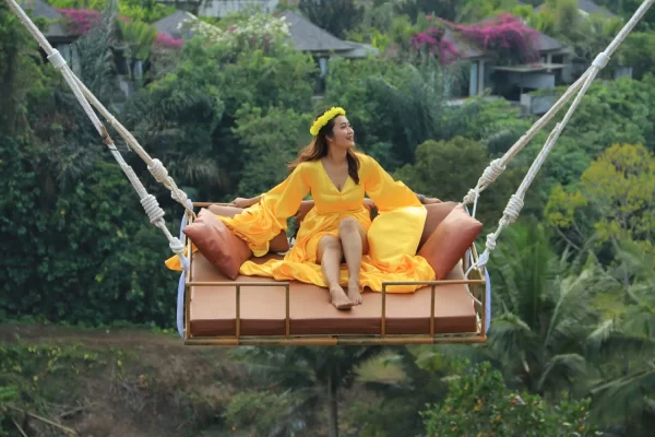 Bali Tarantula Duo Experience – Bali Swing + Romantic Boat - Image 5
