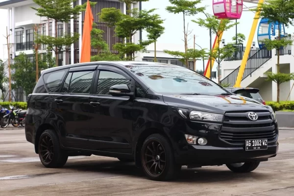 Bali Private Luxury  Car Charter with Friendly Driver - Image 2